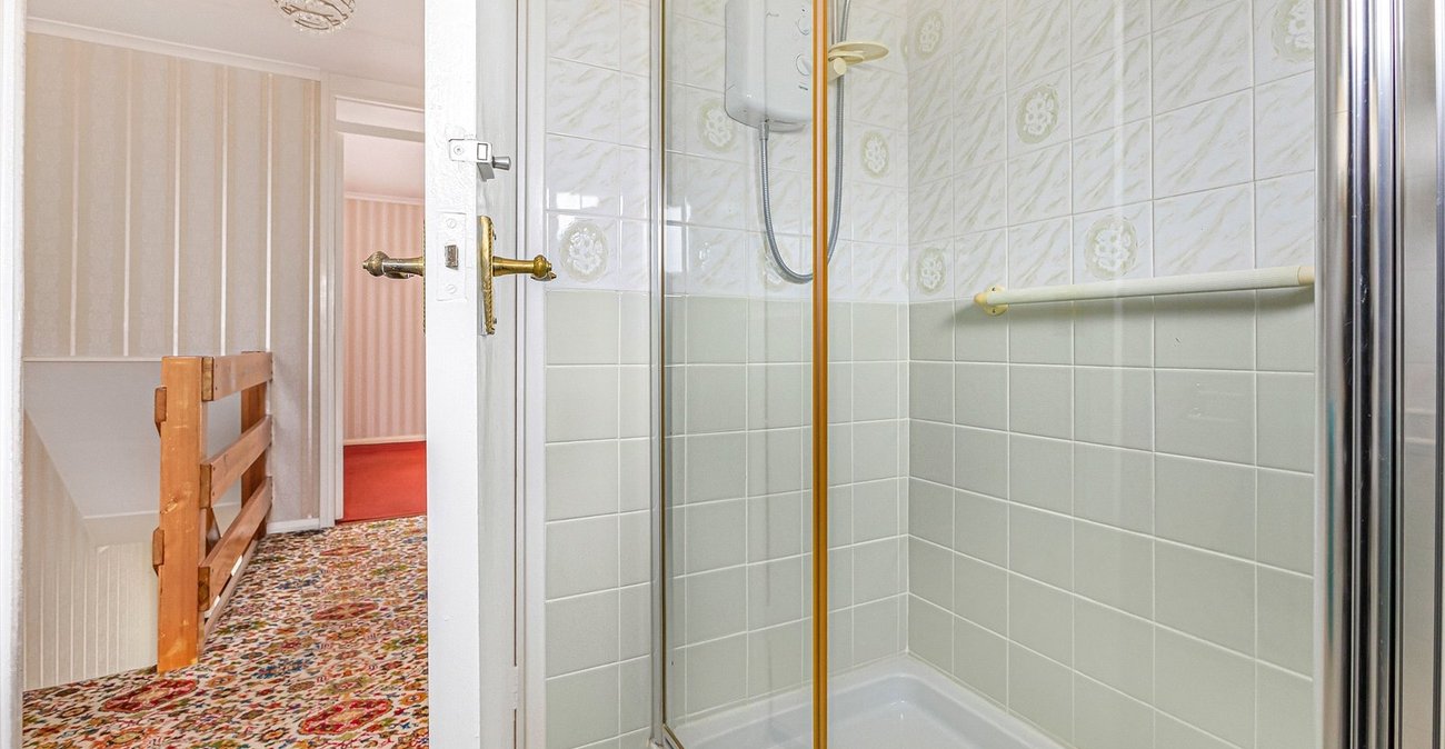 2 bedroom house for sale in Gravesend | Robinson Michael & Jackson