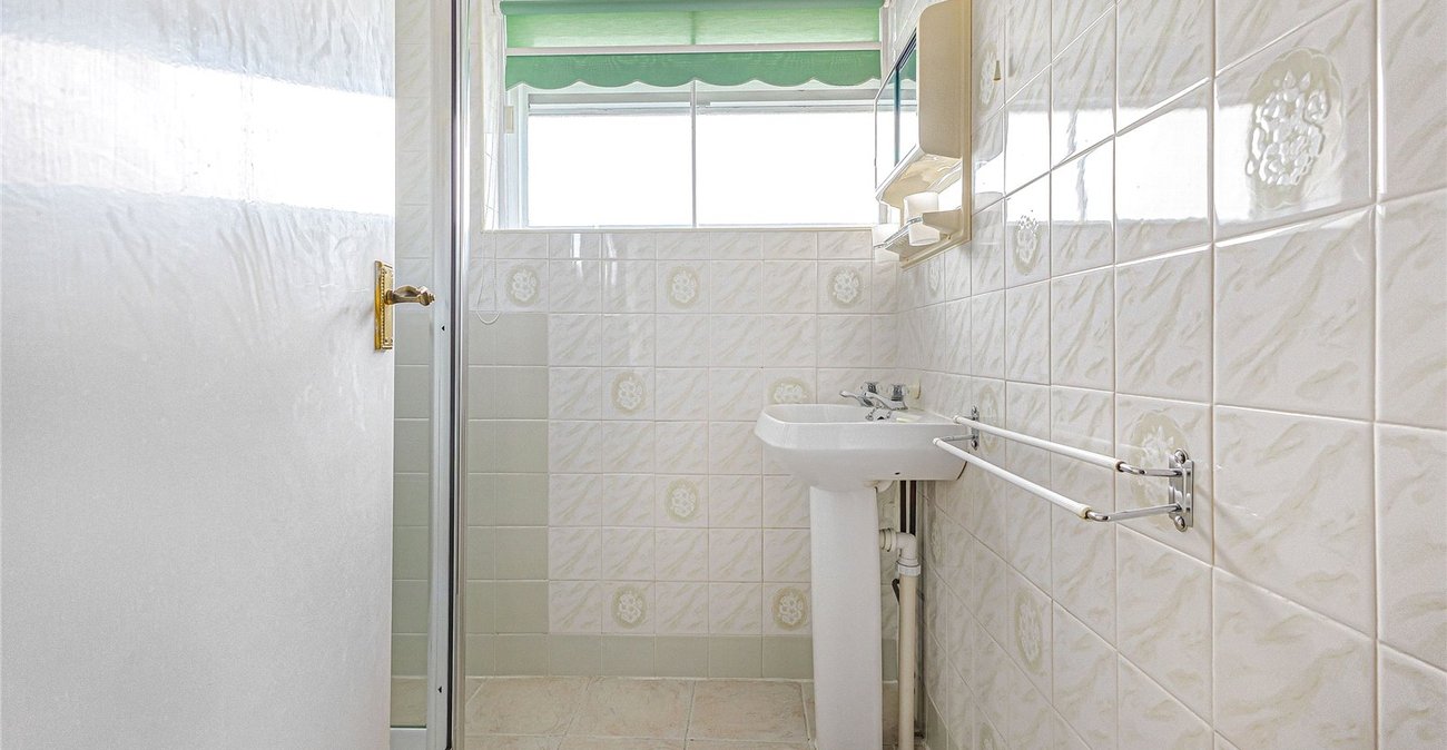 2 bedroom house for sale in Gravesend | Robinson Michael & Jackson