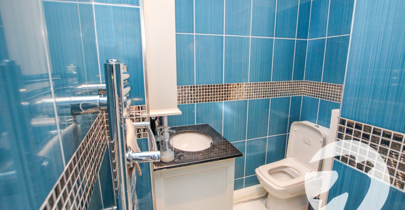 3 bedroom house for sale in London | Robinson Jackson