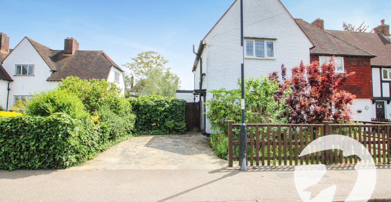 3 bedroom house for sale in London | Robinson Jackson