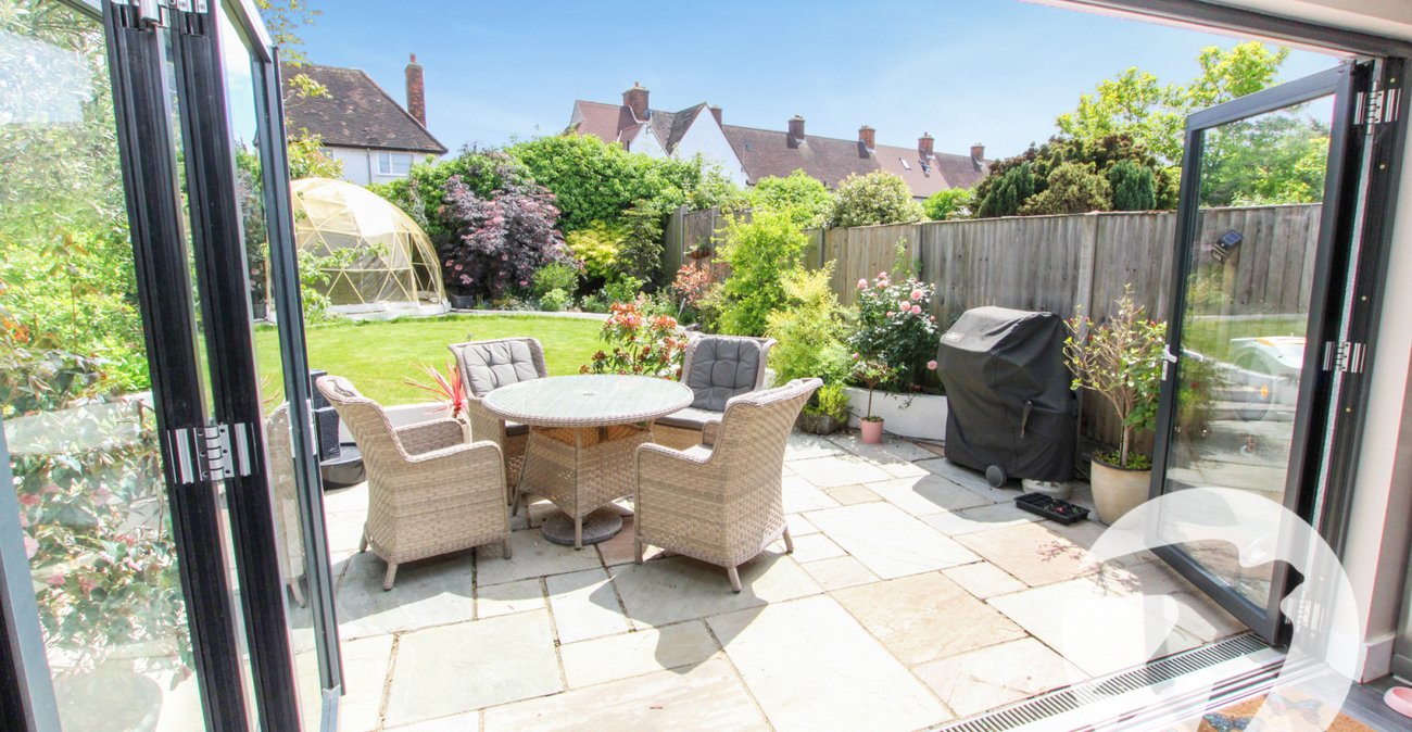 3 bedroom house for sale in London | Robinson Jackson
