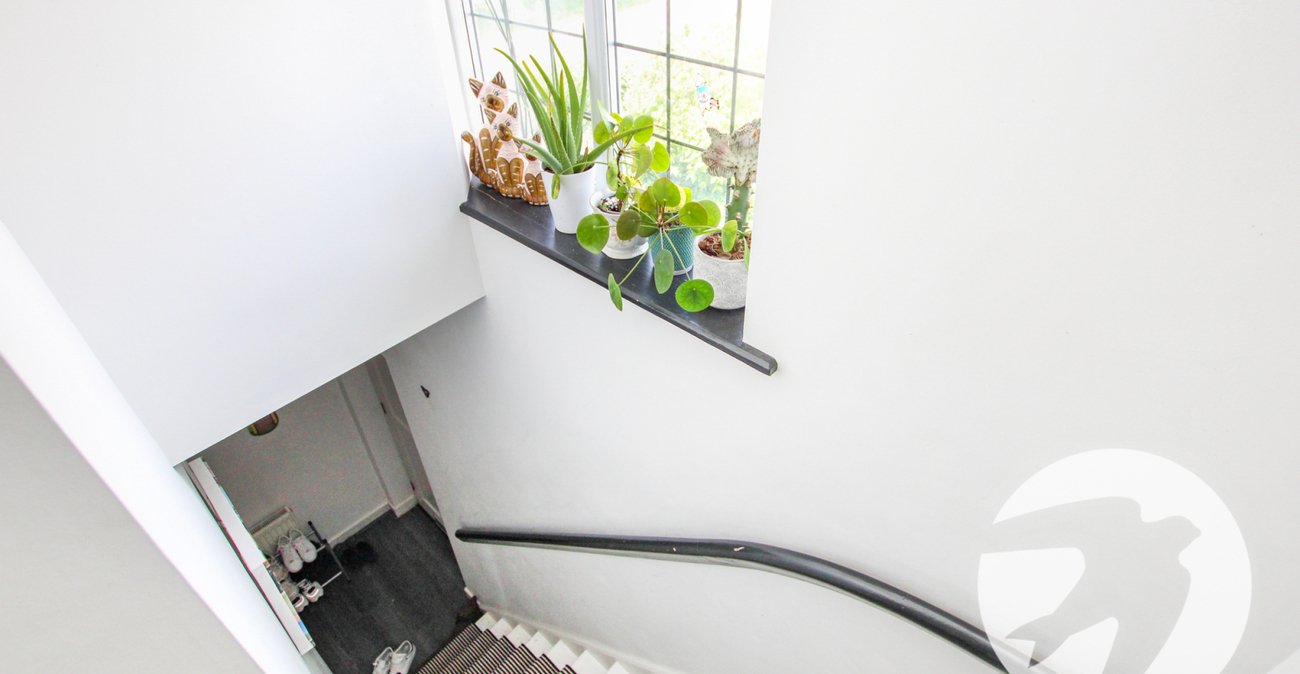 3 bedroom house for sale in London | Robinson Jackson