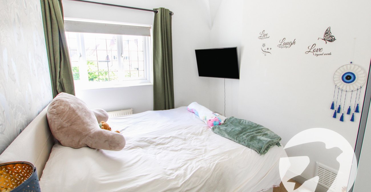 3 bedroom house for sale in London | Robinson Jackson
