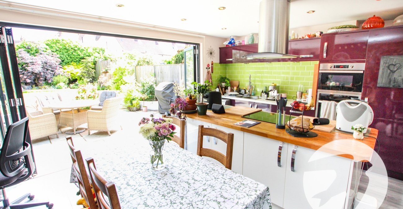 3 bedroom house for sale in London | Robinson Jackson