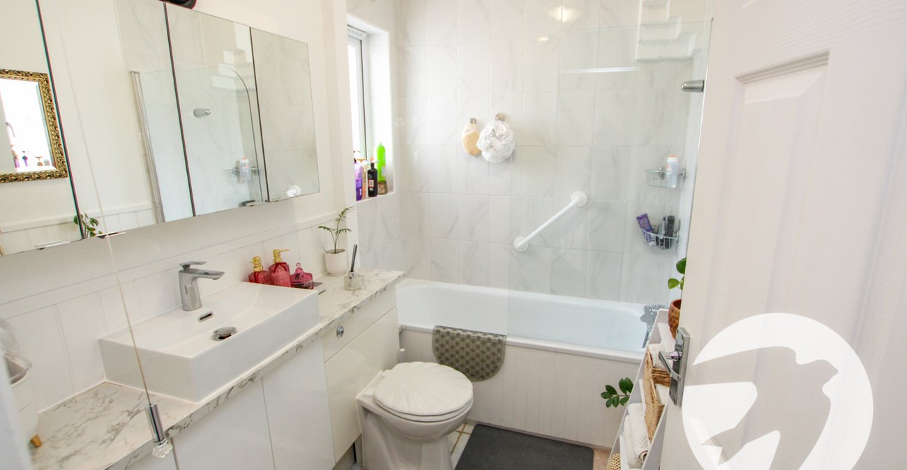 3 bedroom house for sale in London | Robinson Jackson