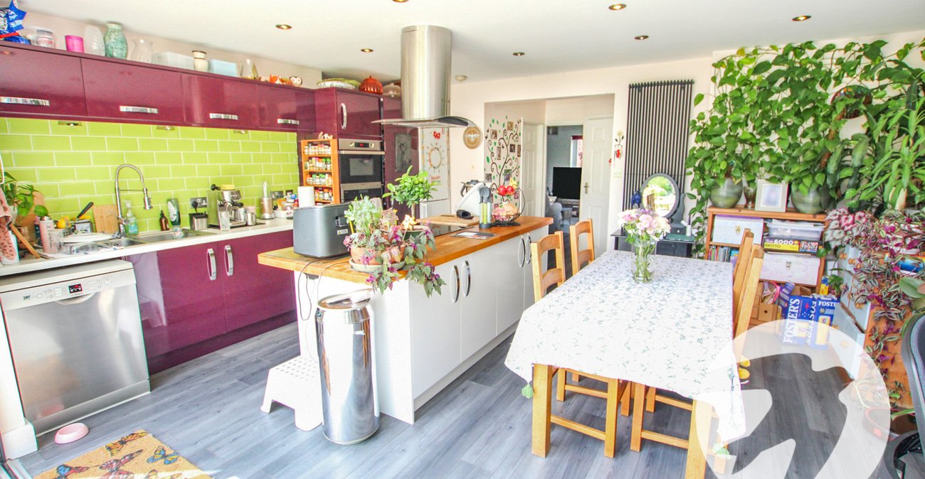 3 bedroom house for sale in London | Robinson Jackson