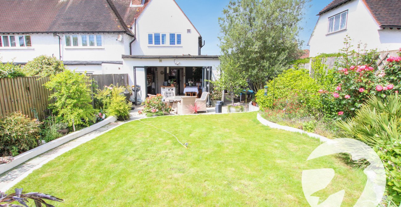 3 bedroom house for sale in London | Robinson Jackson