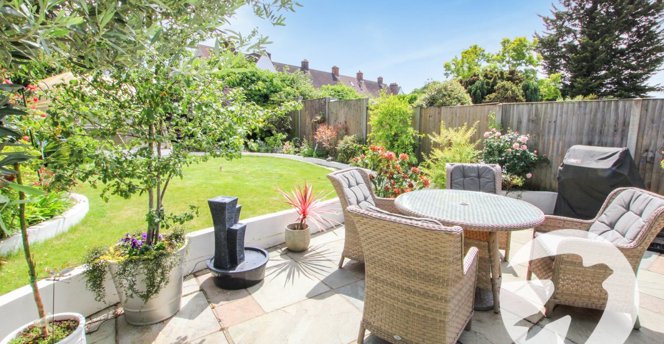 3 bedroom house for sale in London | Robinson Jackson