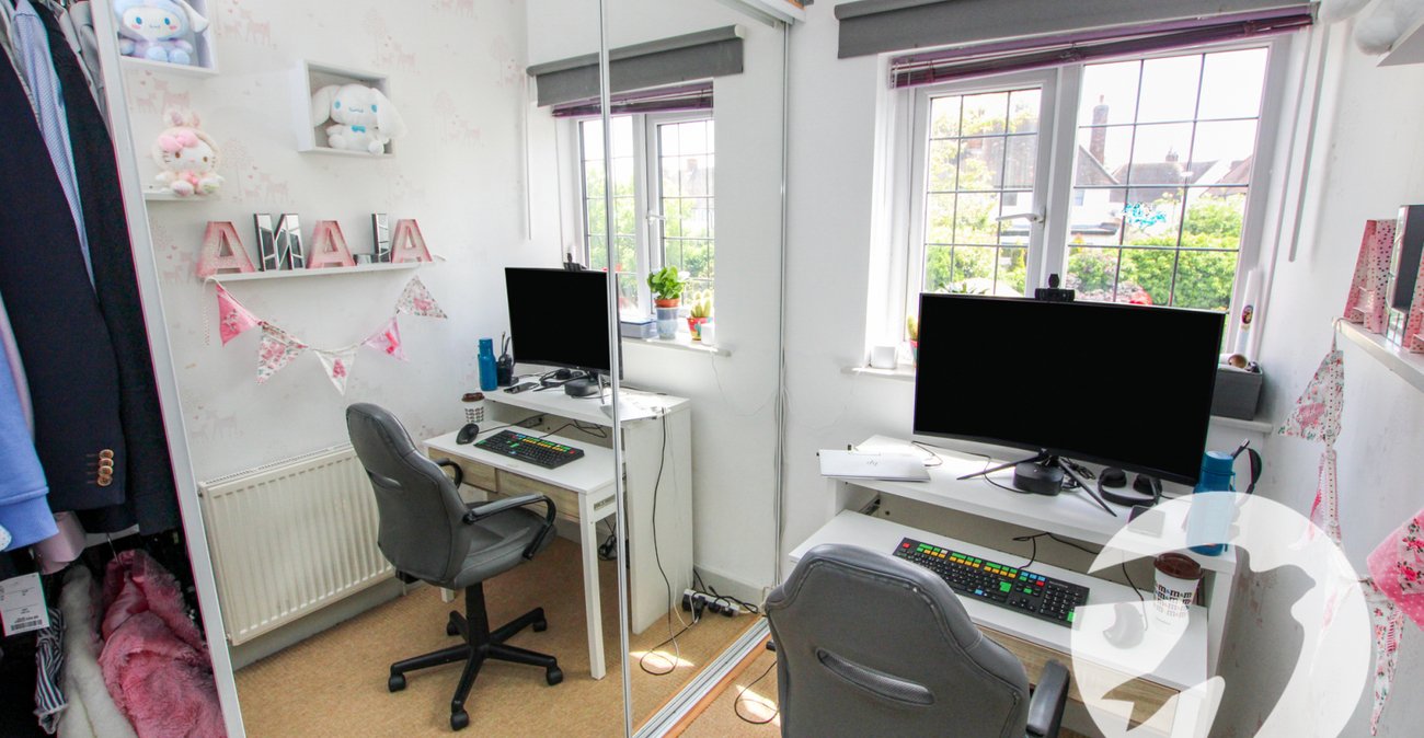 3 bedroom house for sale in London | Robinson Jackson