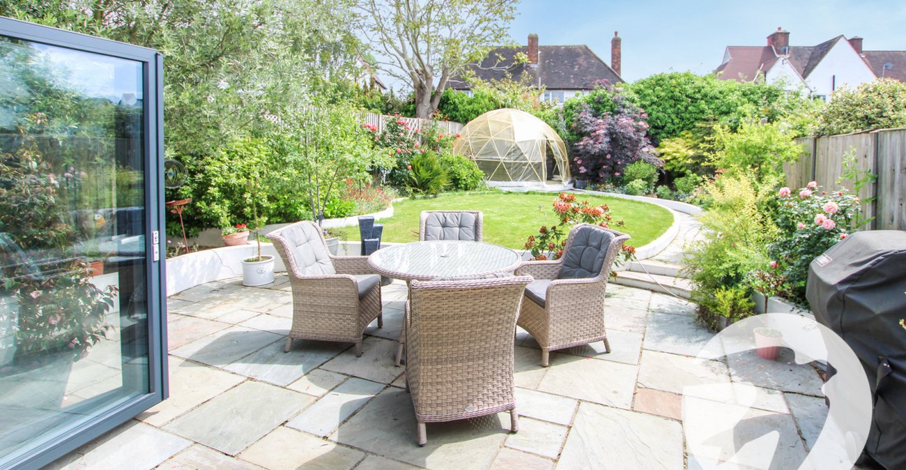 3 bedroom house for sale in London | Robinson Jackson