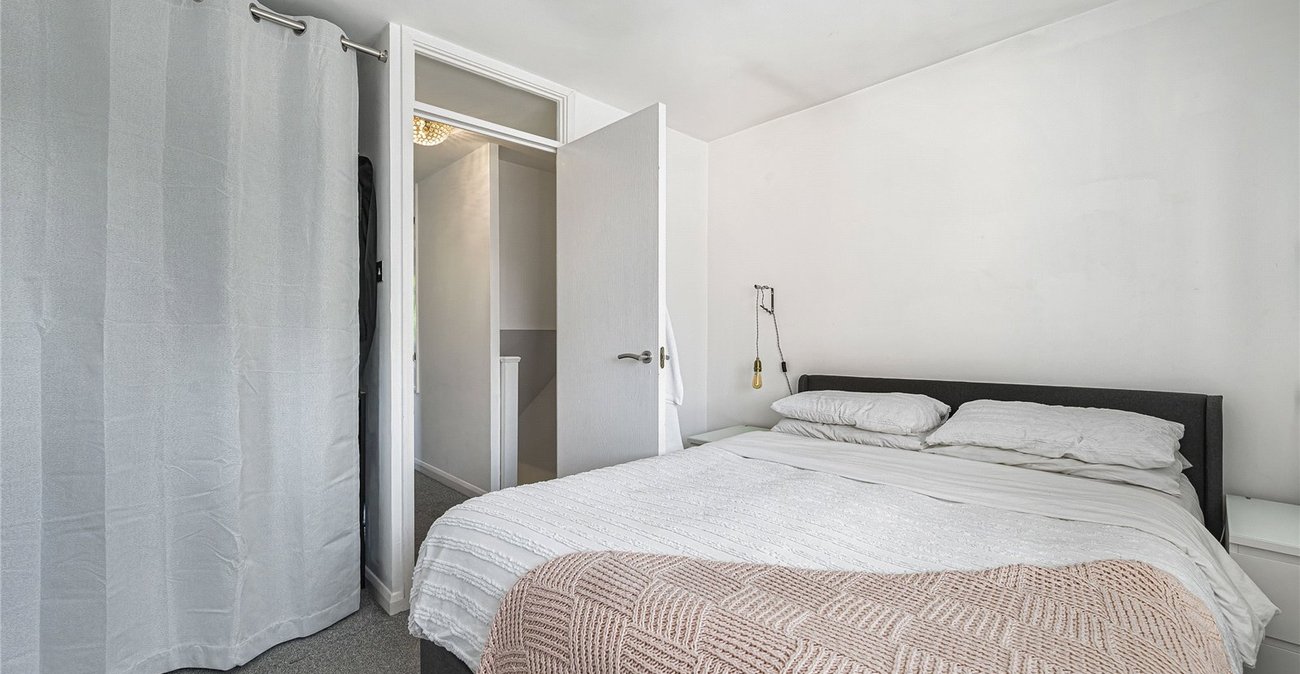 2 bedroom house for sale in Greenhithe | Robinson Jackson