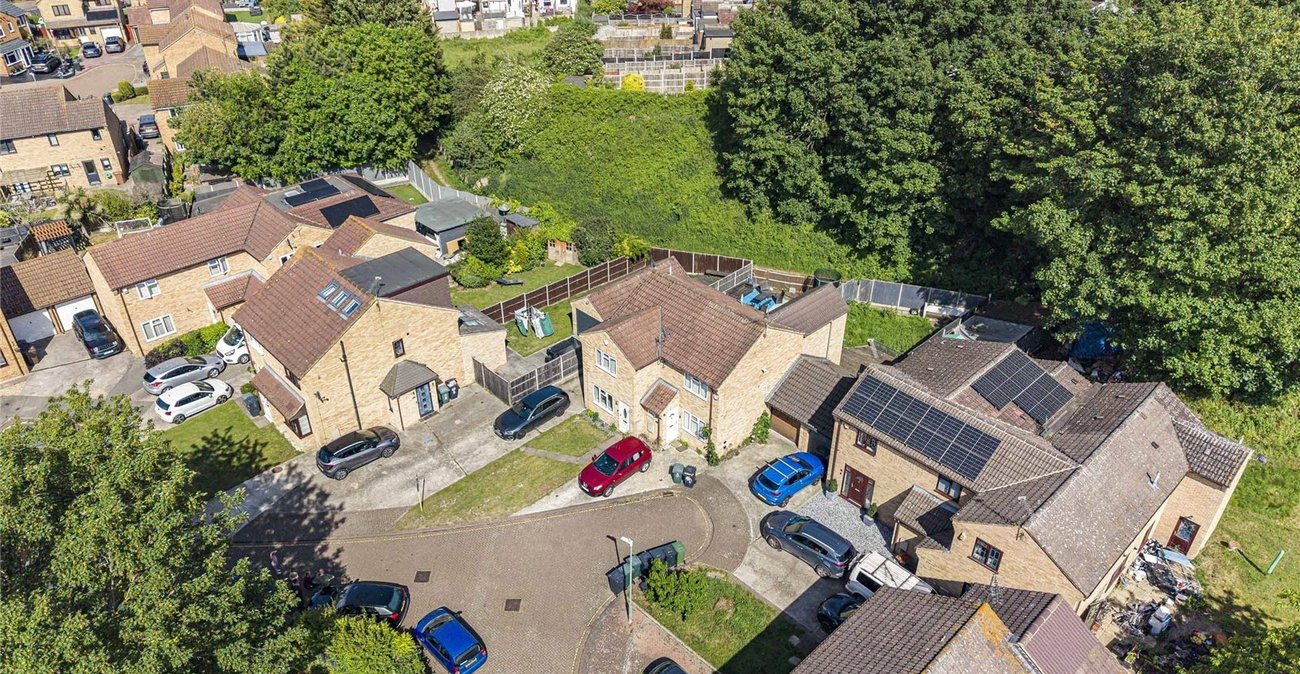 2 bedroom house for sale in Greenhithe | Robinson Jackson