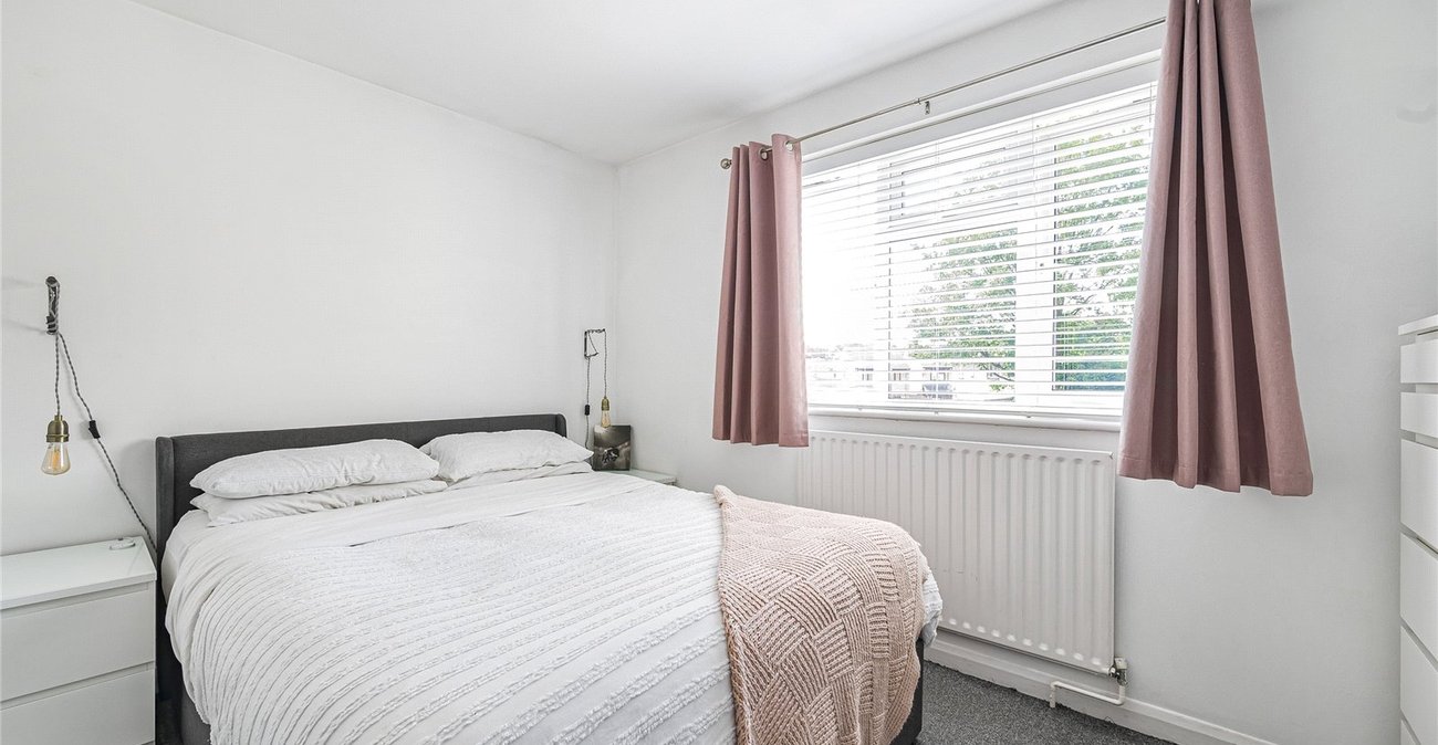 2 bedroom house for sale in Greenhithe | Robinson Jackson