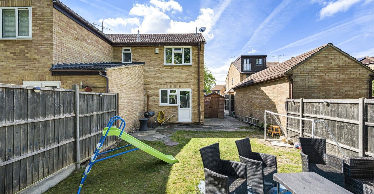 2 bedroom house for sale in Greenhithe | Robinson Jackson