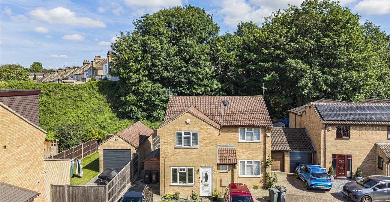 2 bedroom house for sale in Greenhithe | Robinson Jackson