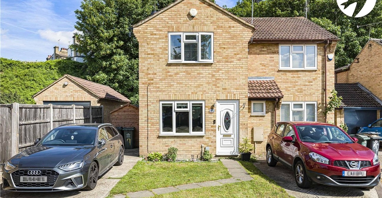 2 bedroom house for sale in Greenhithe | Robinson Jackson