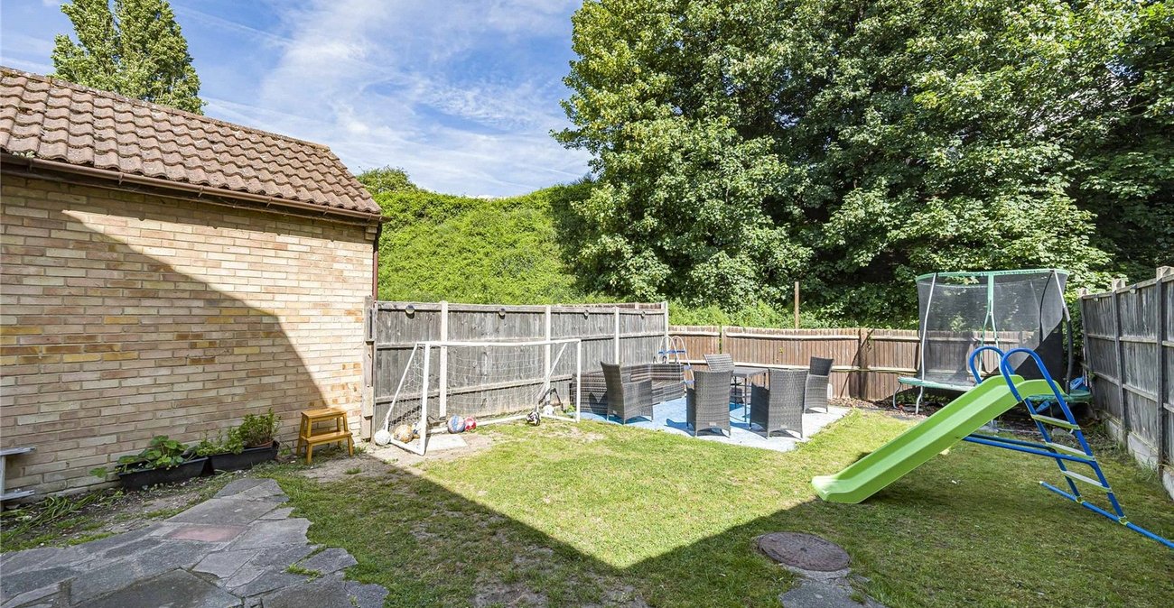 2 bedroom house for sale in Greenhithe | Robinson Jackson