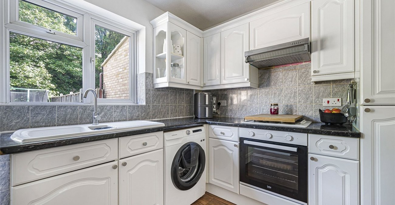 2 bedroom house for sale in Greenhithe | Robinson Jackson