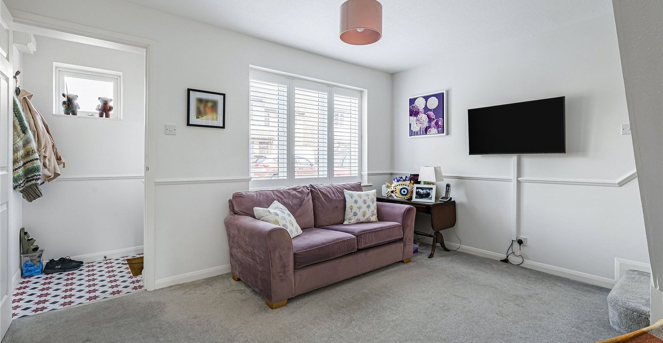 2 bedroom house for sale in Greenhithe | Robinson Jackson