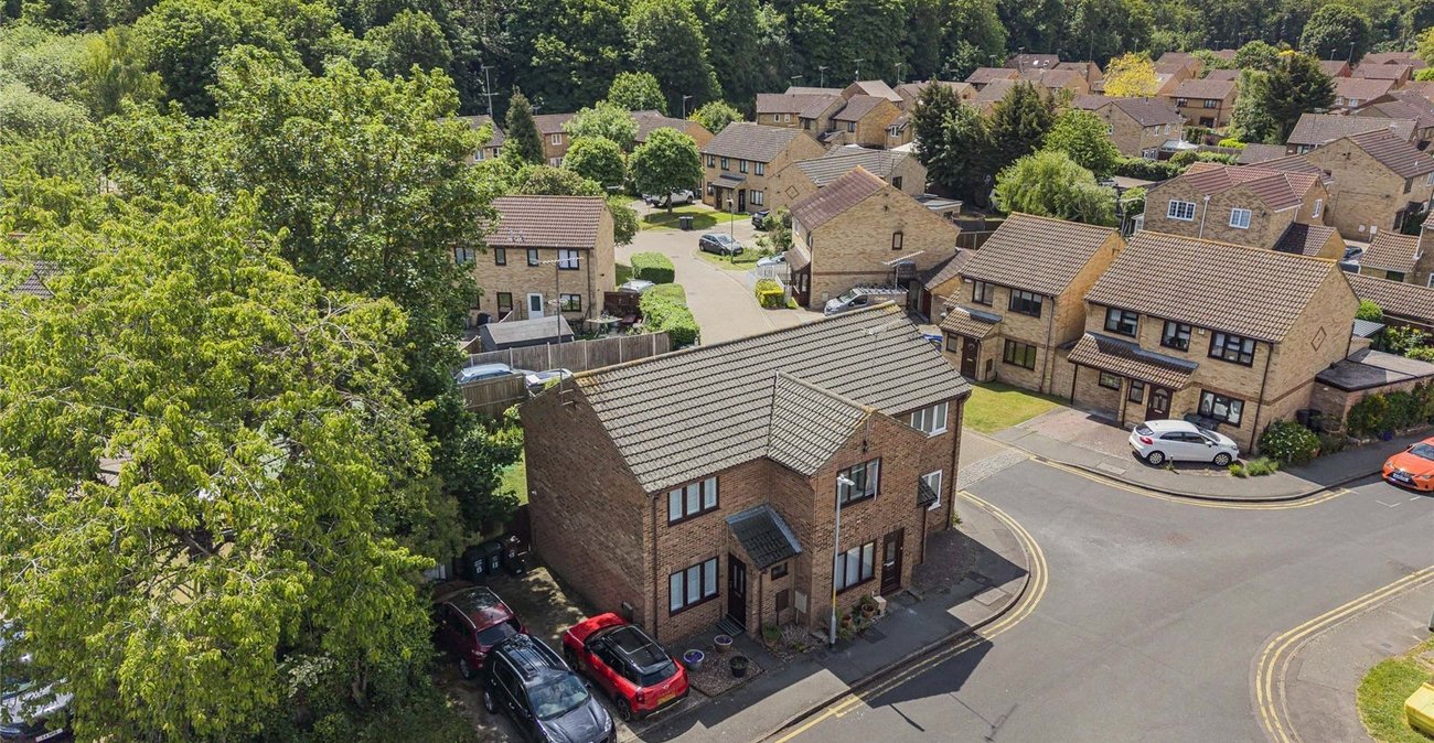 2 bedroom house for sale in Greenhithe | Robinson Jackson