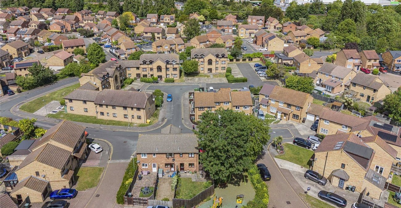 2 bedroom house for sale in Greenhithe | Robinson Jackson