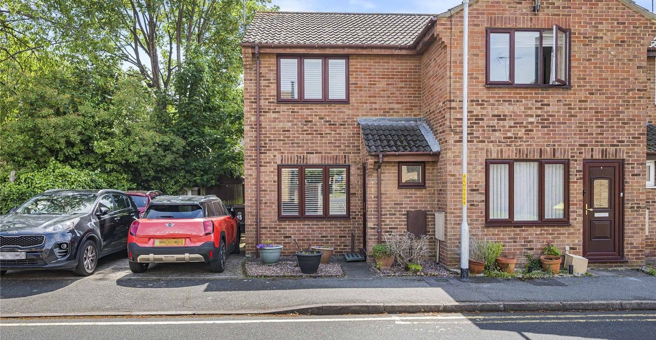 2 bedroom house for sale in Greenhithe | Robinson Jackson
