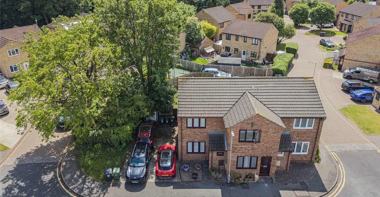 2 bedroom house for sale in Greenhithe | Robinson Jackson