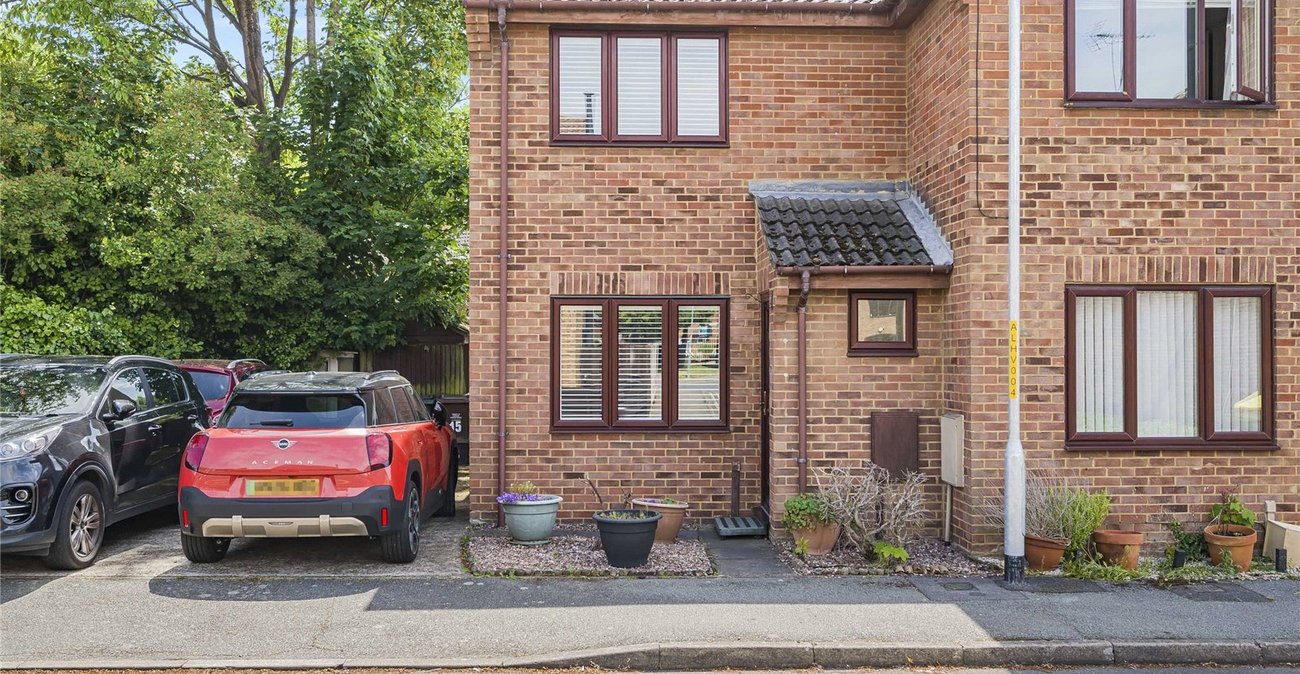 2 bedroom house for sale in Greenhithe | Robinson Jackson