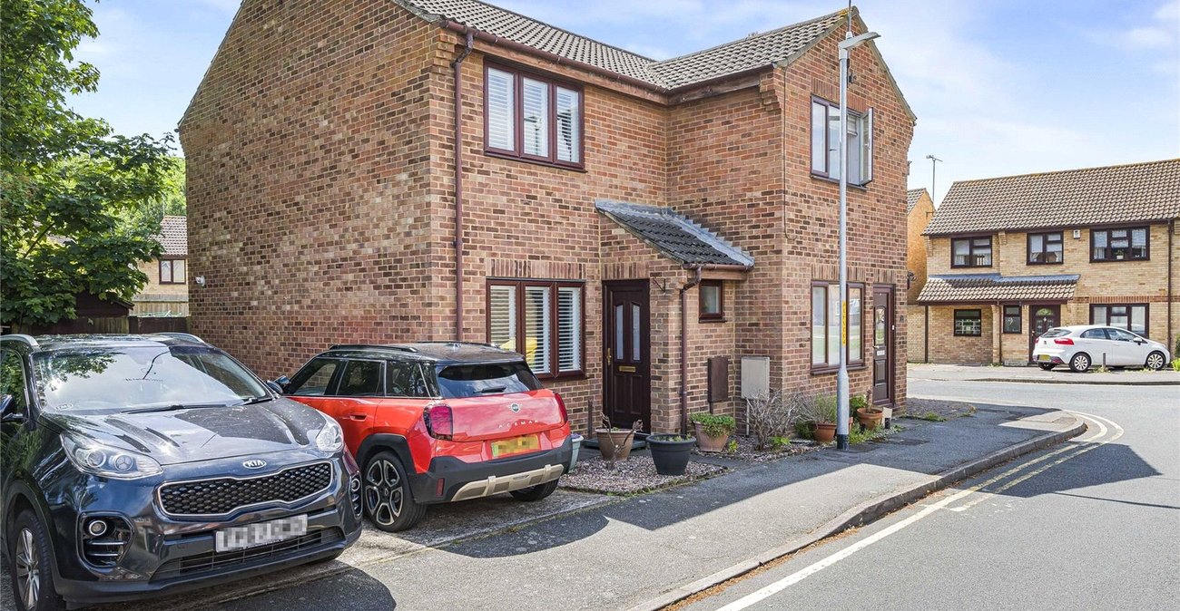 2 bedroom house for sale in Greenhithe | Robinson Jackson
