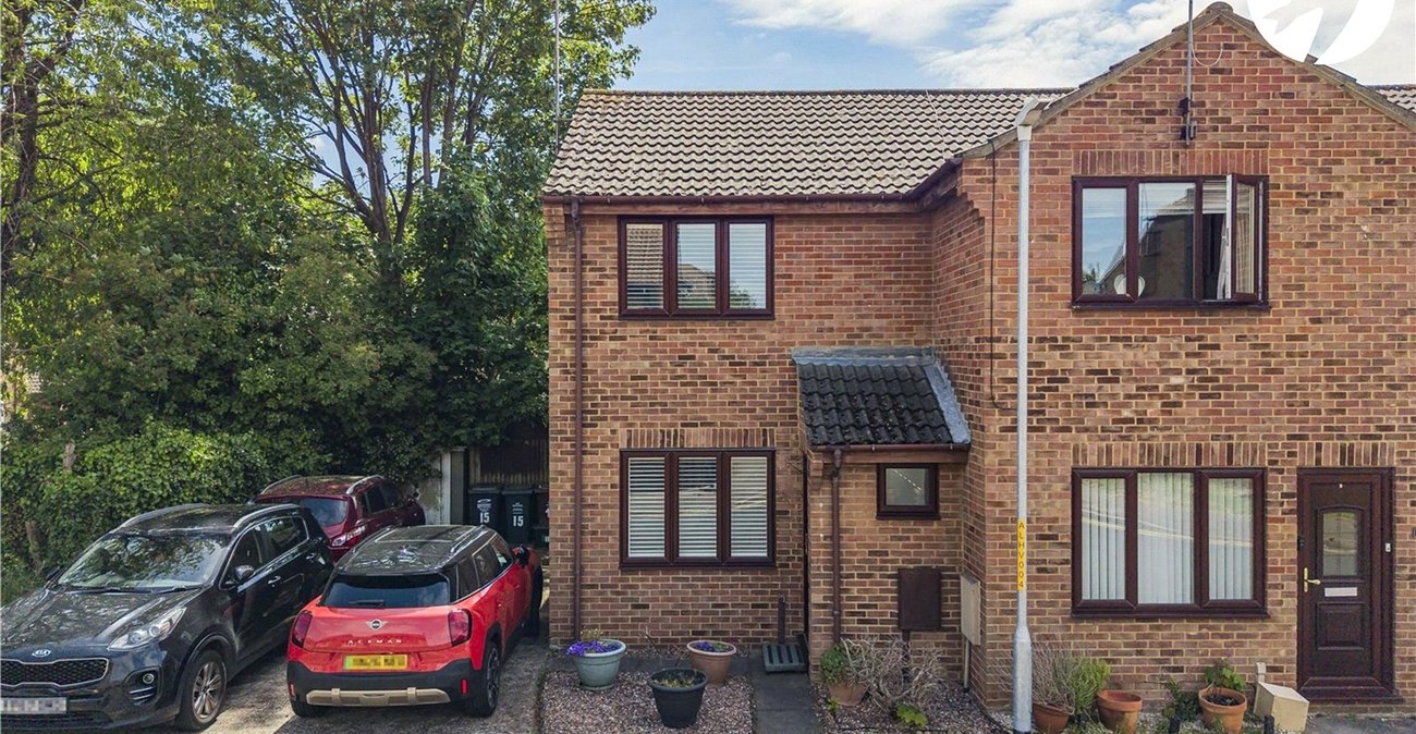 2 bedroom house for sale in Greenhithe | Robinson Jackson