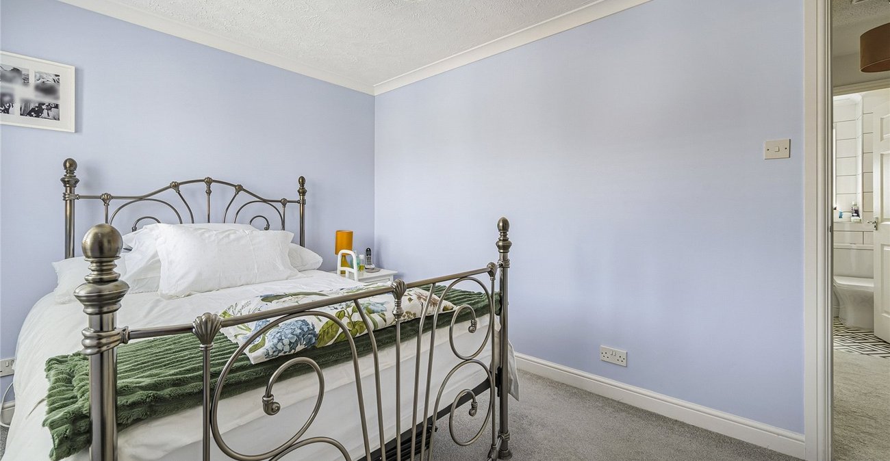 2 bedroom house for sale in Greenhithe | Robinson Jackson