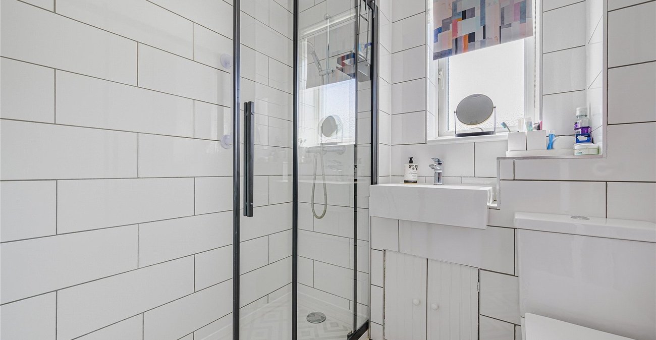 2 bedroom house for sale in Greenhithe | Robinson Jackson