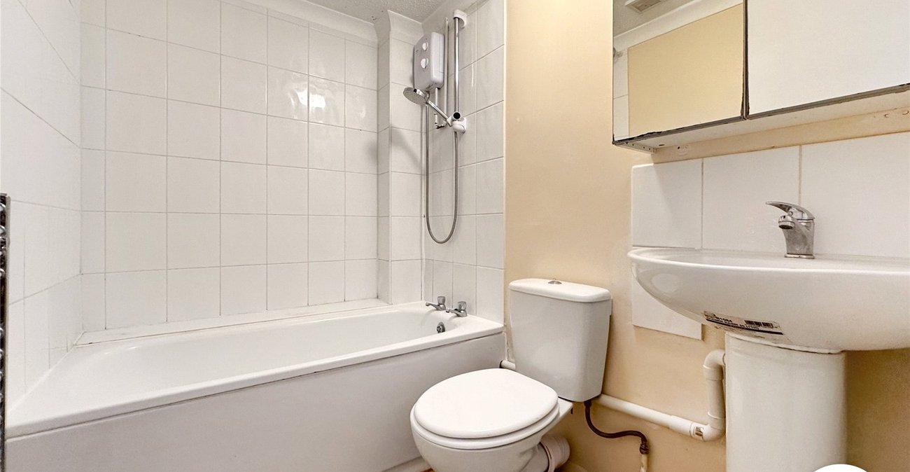 2 bedroom property for sale in Maidstone | Robinson Michael & Jackson