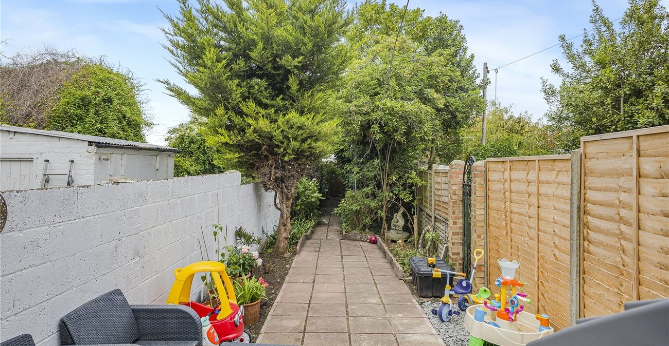 2 bedroom house for sale in Chalk | Robinson Michael & Jackson