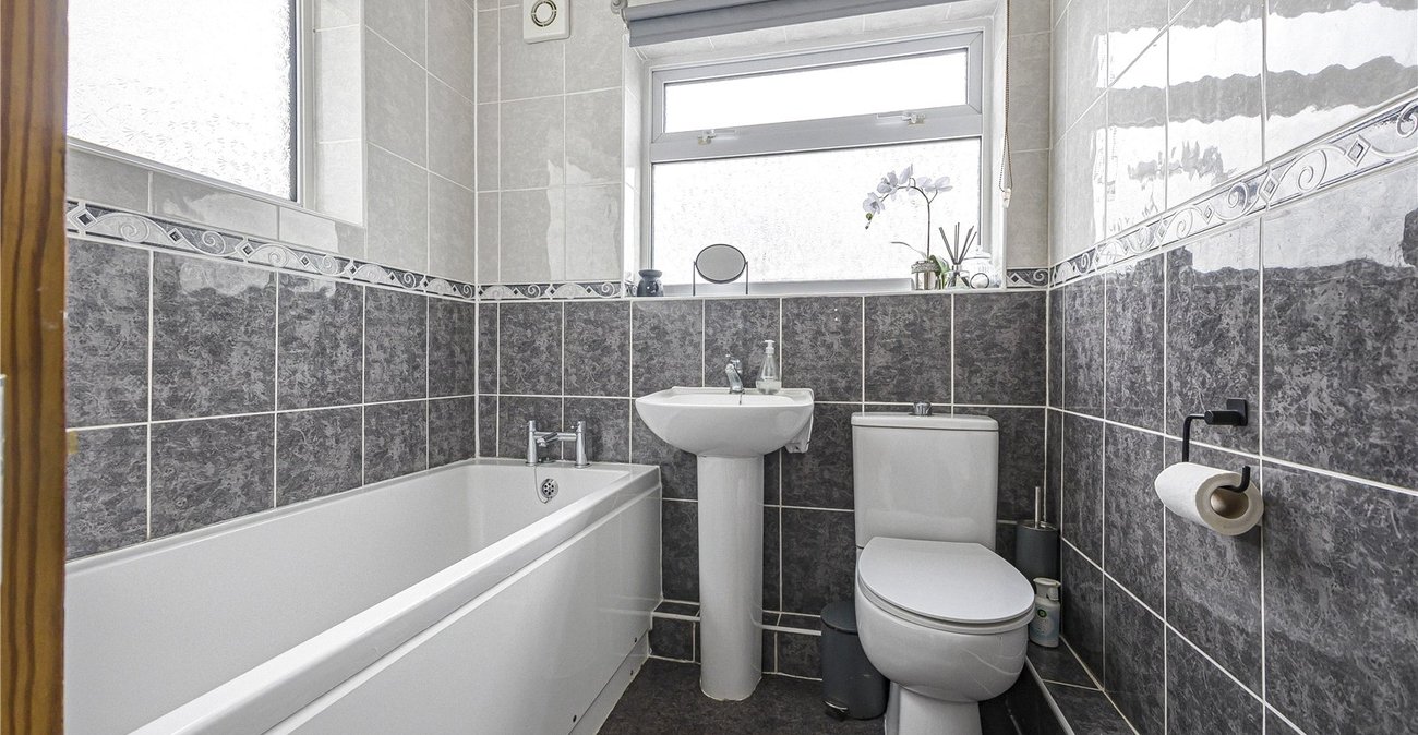 2 bedroom house for sale in Chalk | Robinson Michael & Jackson