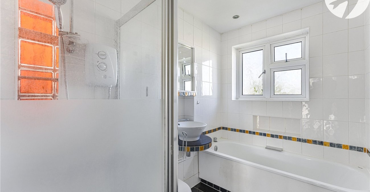 3 bedroom house for sale in Chalk | Robinson Michael & Jackson