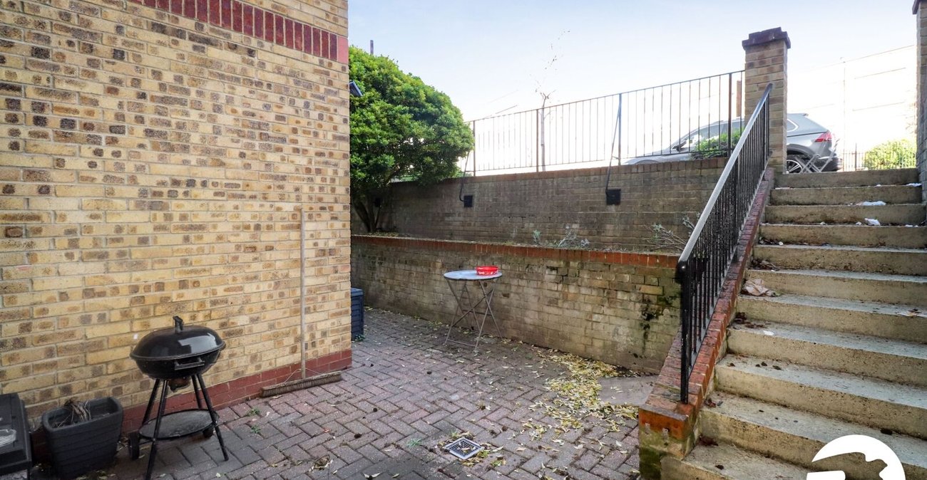 1 bedroom property for sale in Belvedere | Robinson Jackson