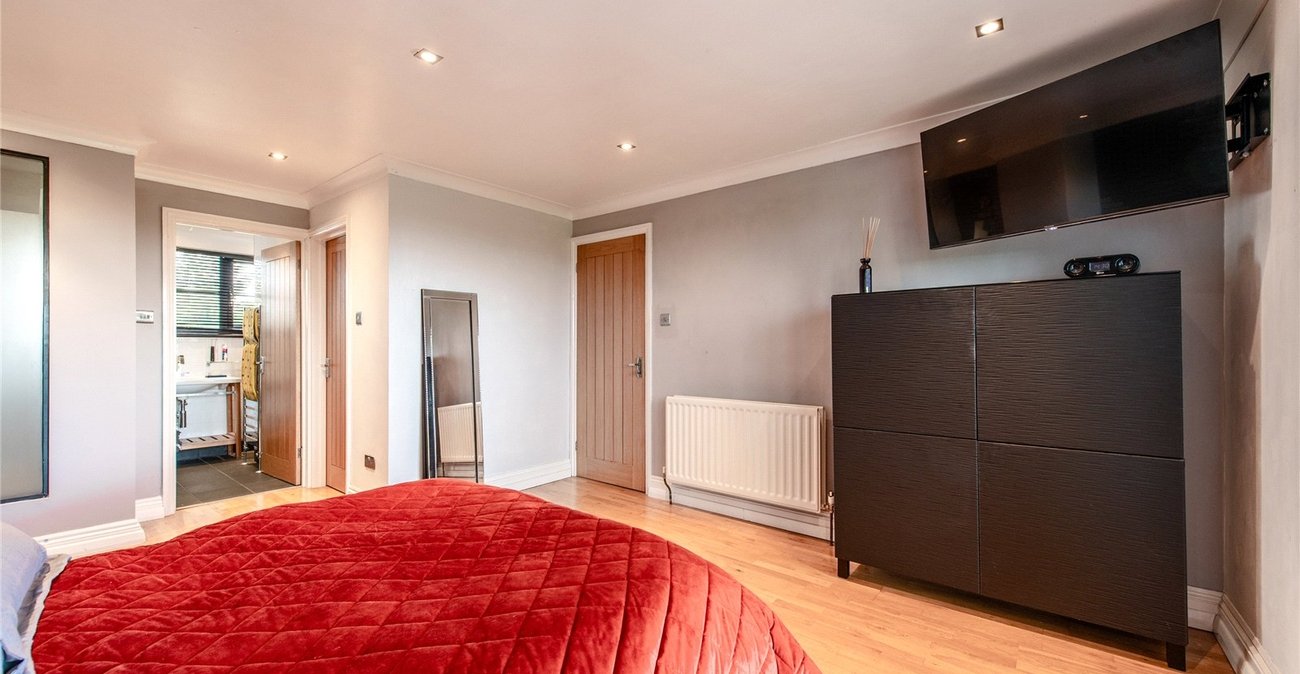 4 bedroom house for sale in Rainham | Robinson Michael & Jackson