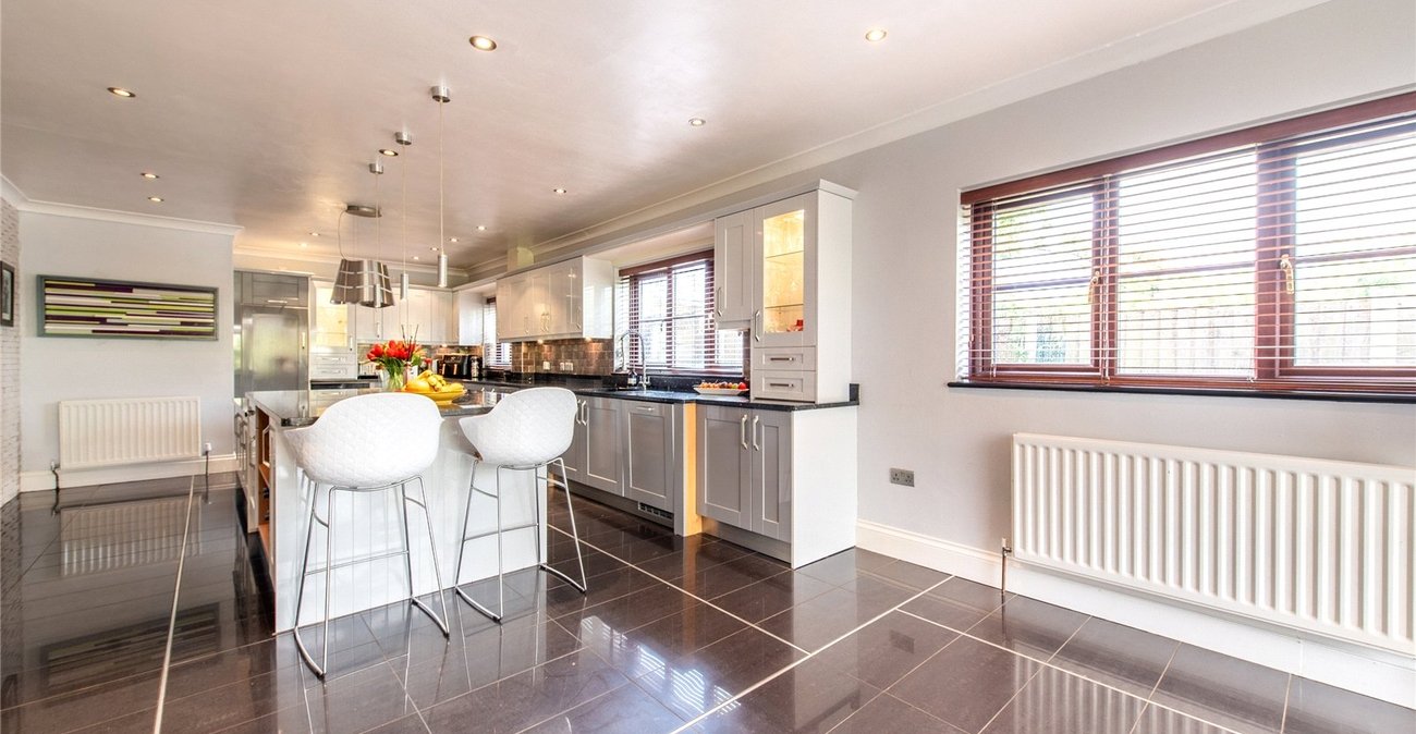 4 bedroom house for sale in Rainham | Robinson Michael & Jackson