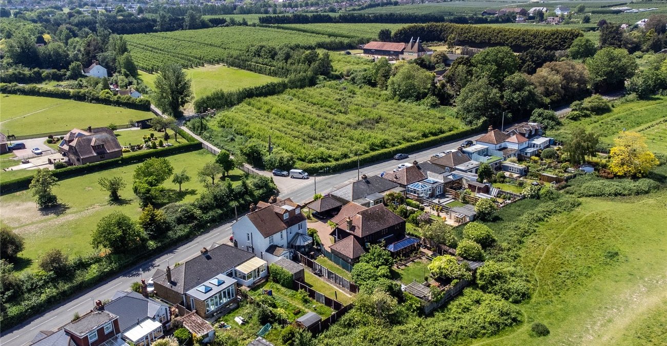 4 bedroom house for sale in Rainham | Robinson Michael & Jackson