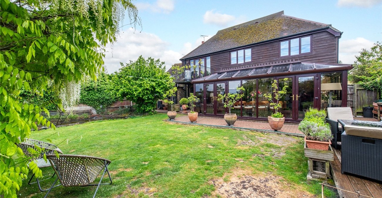 4 bedroom house for sale in Rainham | Robinson Michael & Jackson