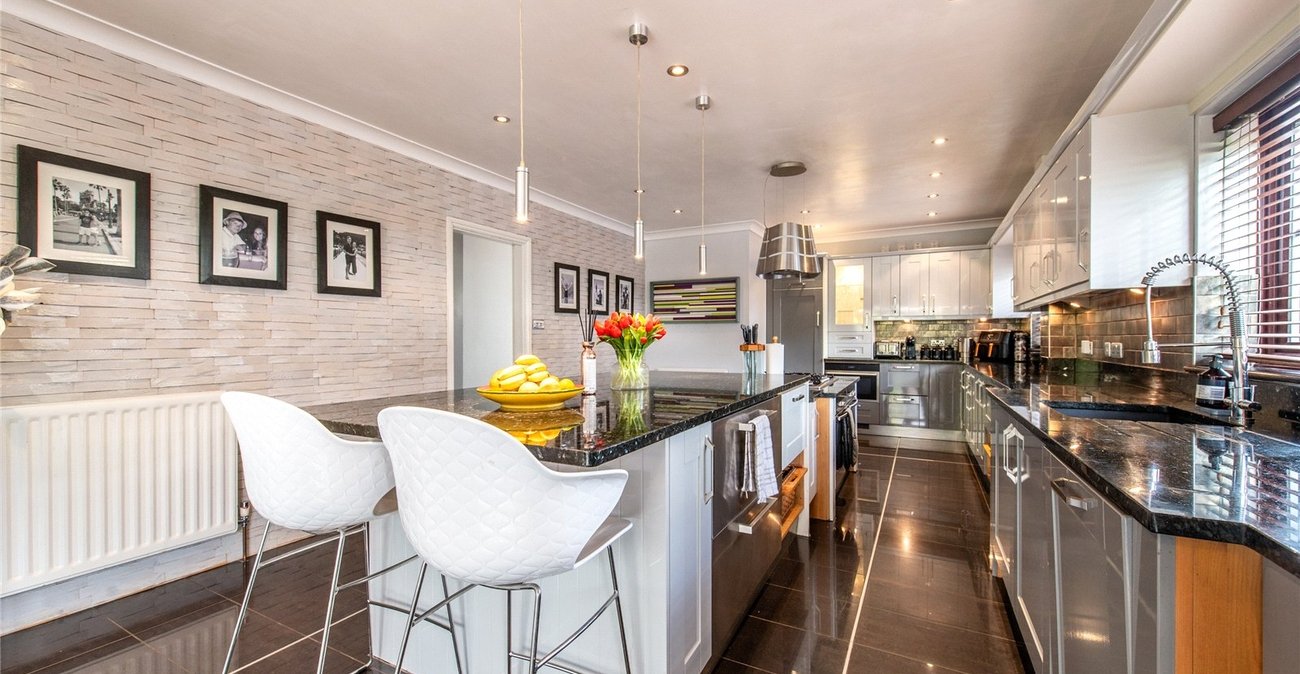 4 bedroom house for sale in Rainham | Robinson Michael & Jackson