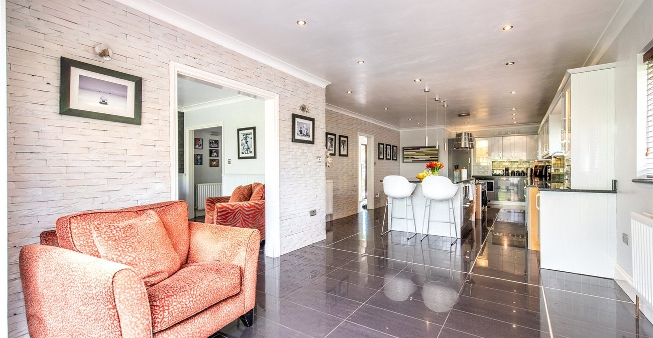 4 bedroom house for sale in Rainham | Robinson Michael & Jackson