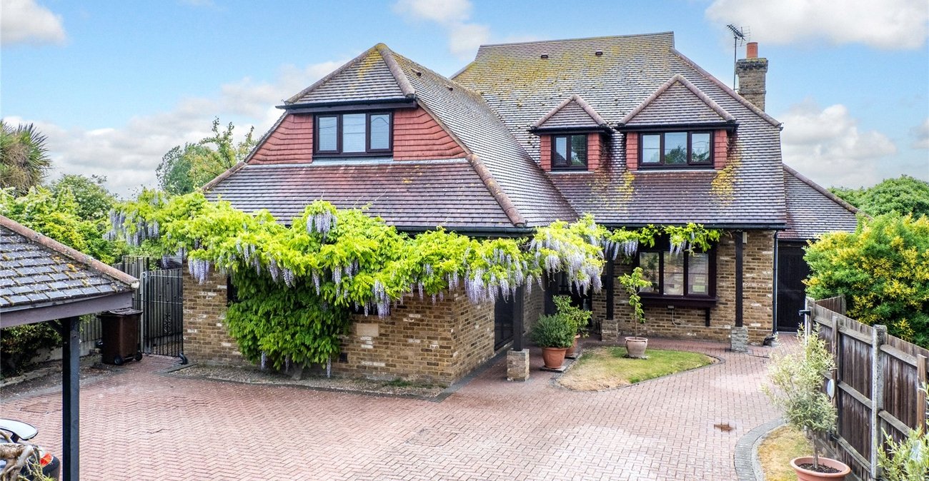 4 bedroom house for sale in Rainham | Robinson Michael & Jackson