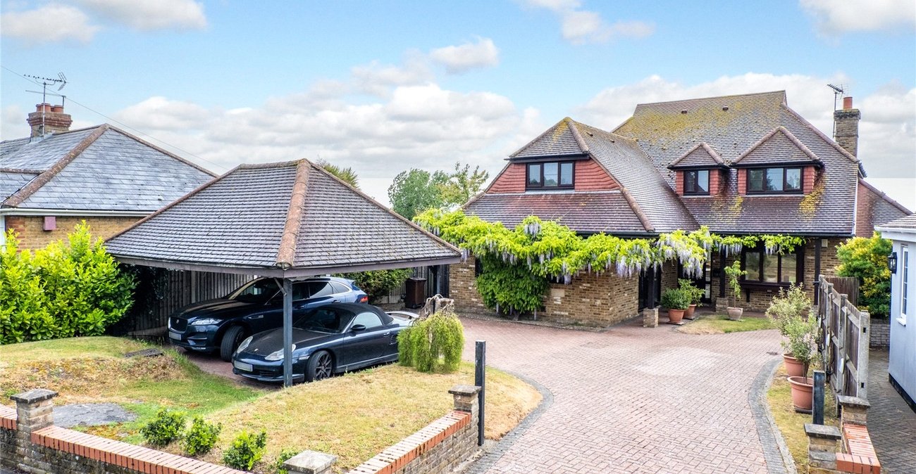 4 bedroom house for sale in Rainham | Robinson Michael & Jackson