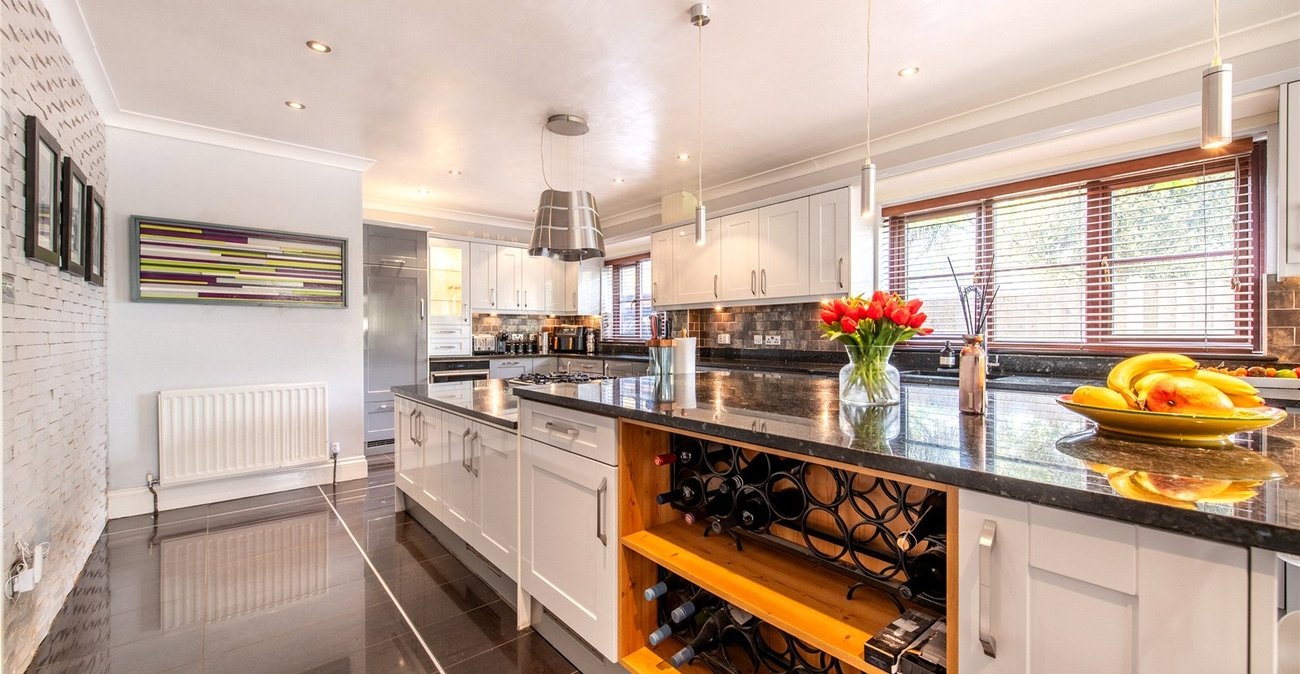 4 bedroom house for sale in Rainham | Robinson Michael & Jackson
