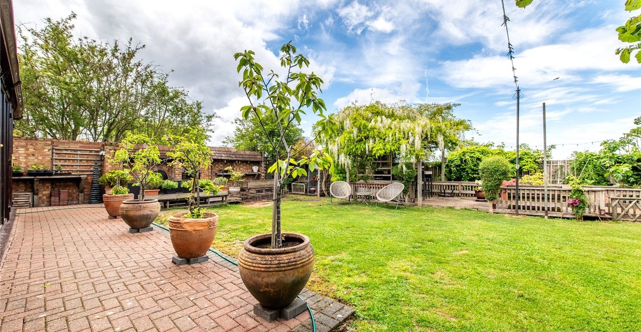 4 bedroom house for sale in Rainham | Robinson Michael & Jackson