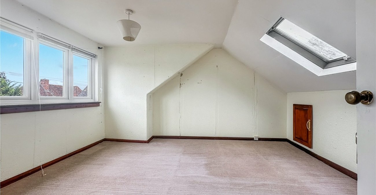 4 bedroom bungalow for sale in Rainham | Robinson Michael & Jackson