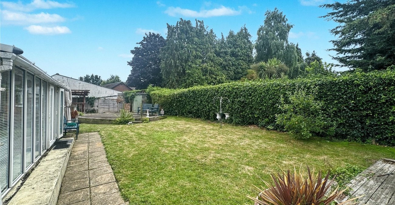 4 bedroom bungalow for sale in Rainham | Robinson Michael & Jackson