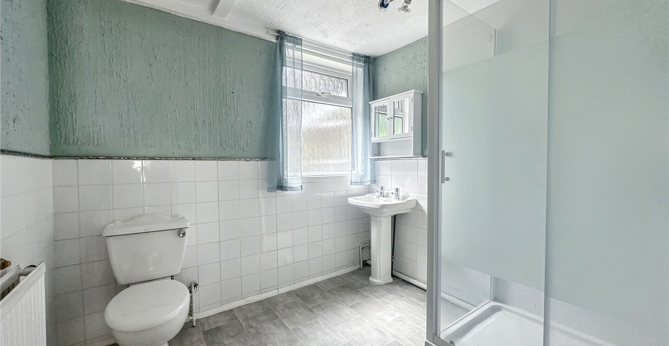 4 bedroom bungalow for sale in Rainham | Robinson Michael & Jackson